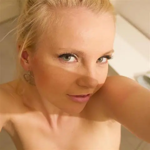 LadMigRideDig image 1